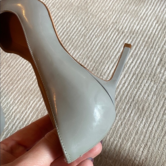Manolo Blahnik Gray Patent Leather Pointed Pumps Closed Toe Heels Size 7.5 - Picture 13 of 16